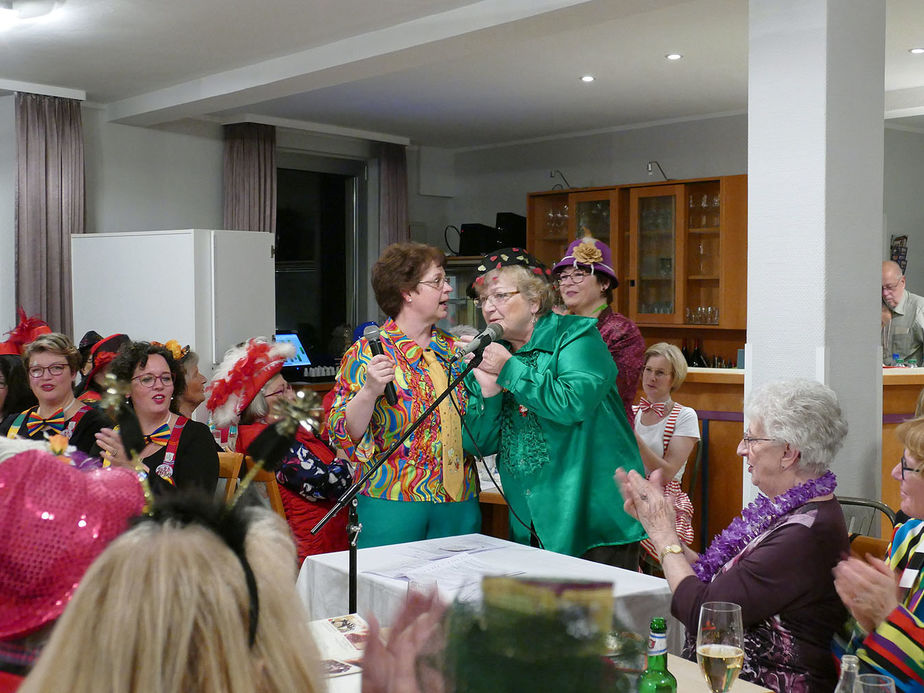 Frauenkarneval der kfd im Landhotel Weinrich (Foto: Karl-Franz Thiede)